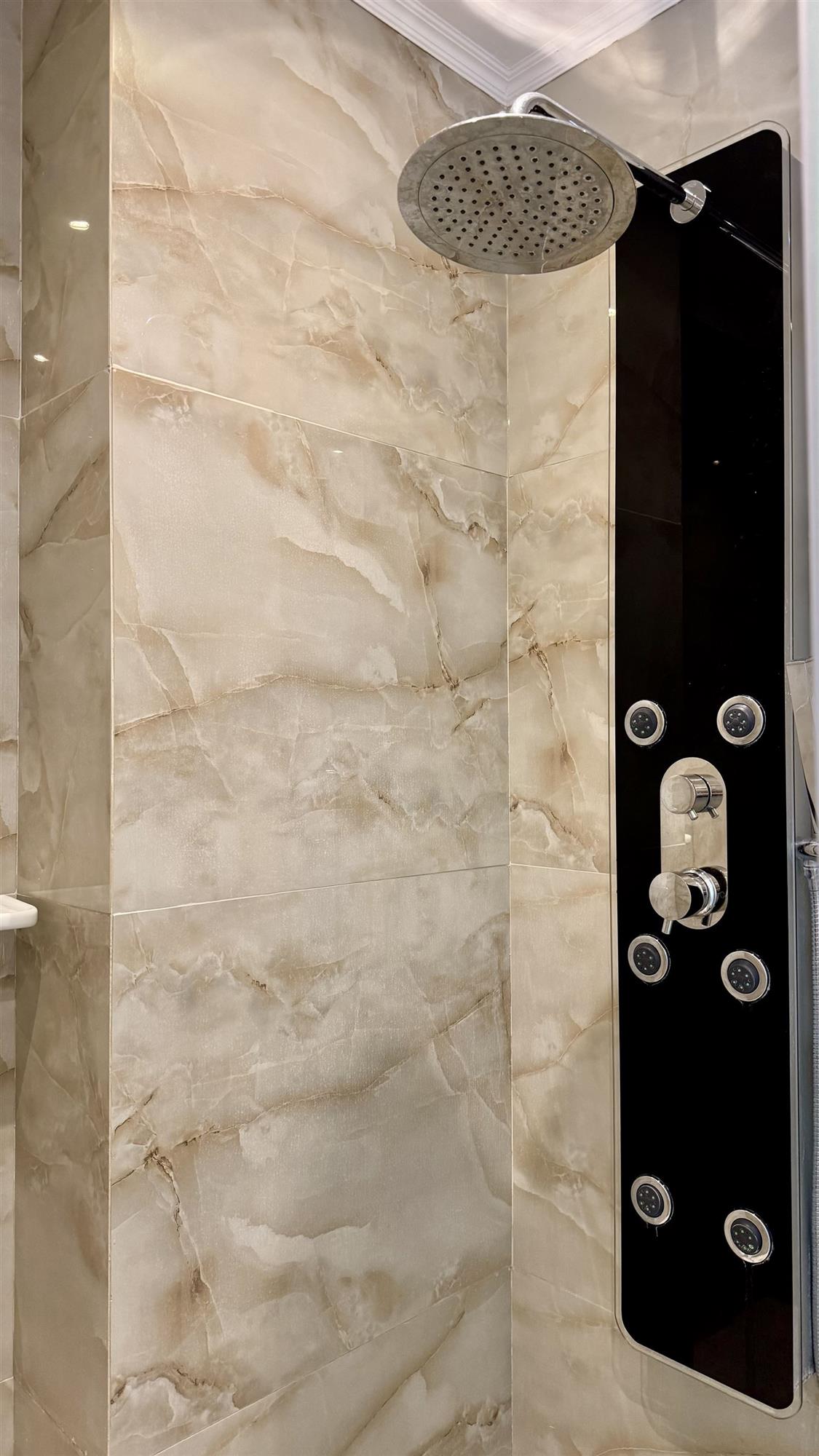 Suite Shower
